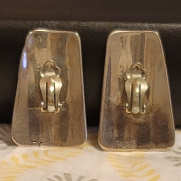 Vintage Navajo Signed Clip Earrings Tommy Singer RARE FIND - Picture 4 of 7